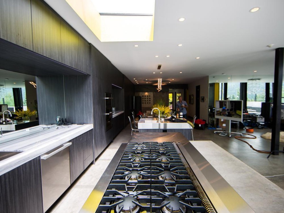 Freshly cleaned kitchen counter